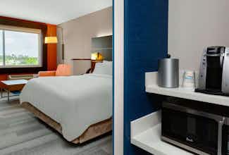 Hotel Holiday Inn Express & Suites SANFORD- LAKE MARY photo 1
