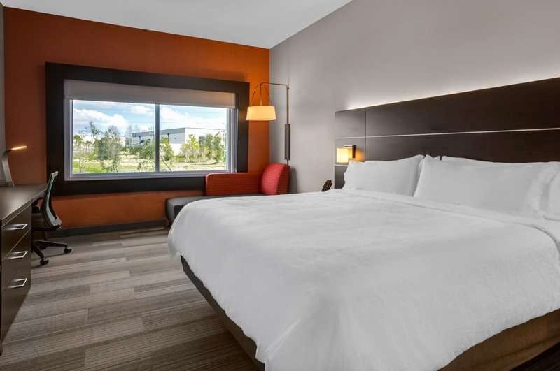 Hotel Holiday Inn Express & Suites SANFORD- LAKE MARY photo 3