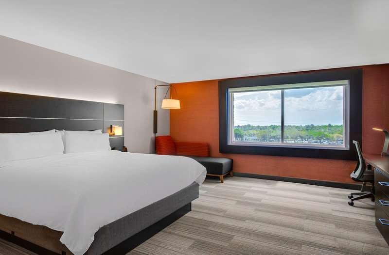 Hotel Holiday Inn Express & Suites SANFORD- LAKE MARY photo 4