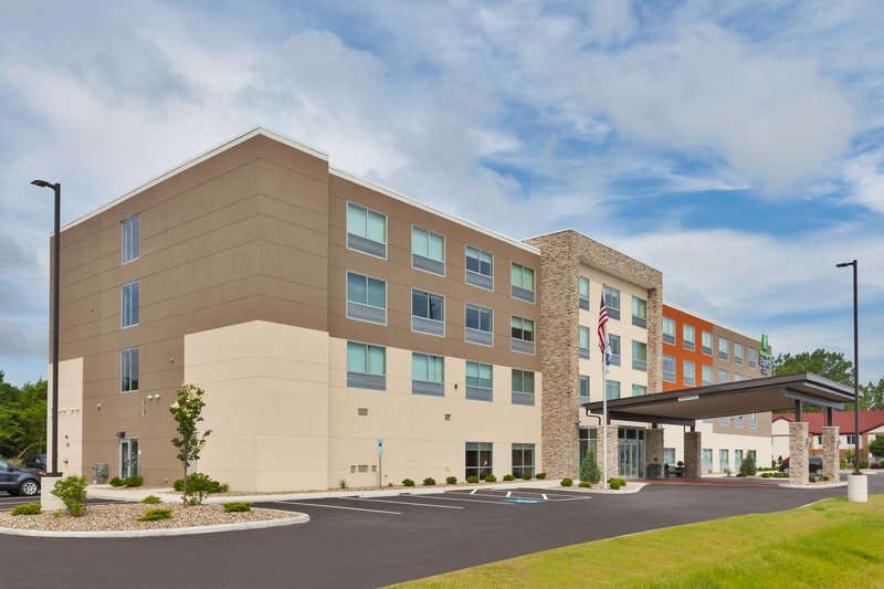 Holiday Inn Express & Suites Milan – Sandusky Area