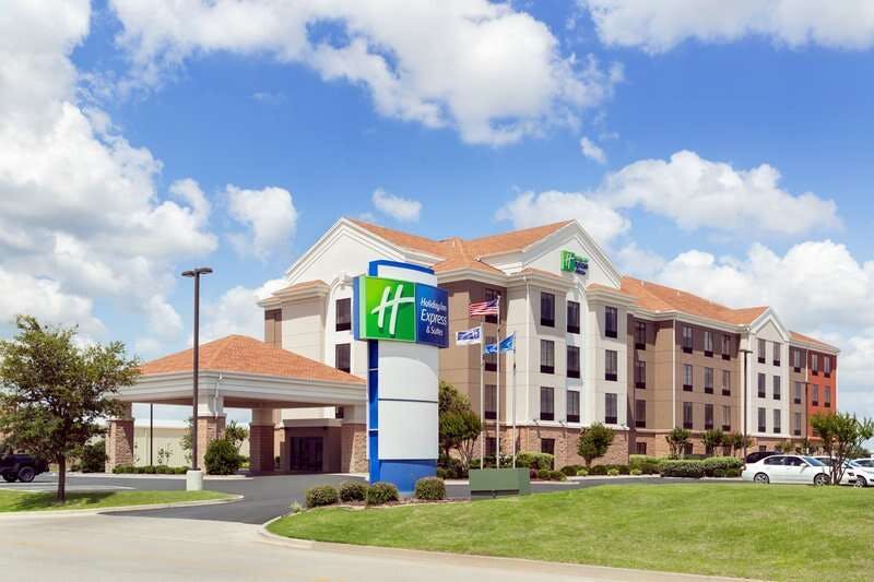 Holiday Inn Express & Suites Shawnee I 40