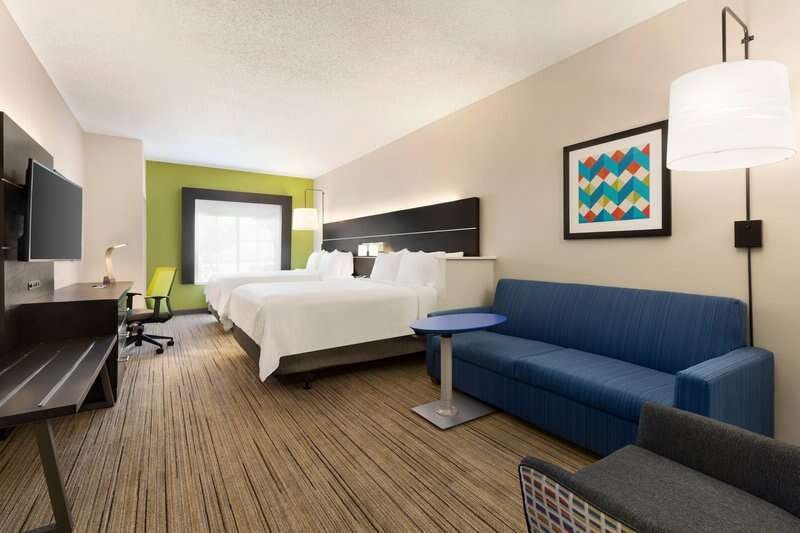 Hotel Holiday Inn Express & Suites Shawnee I 40 photo 1