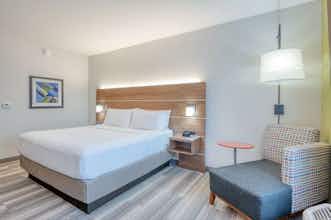 Hotel Holiday Inn Express & Suites St. Louis Chesterfield photo 1