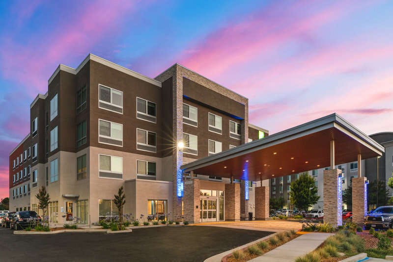 Holiday Inn Express & Suites Suisun City