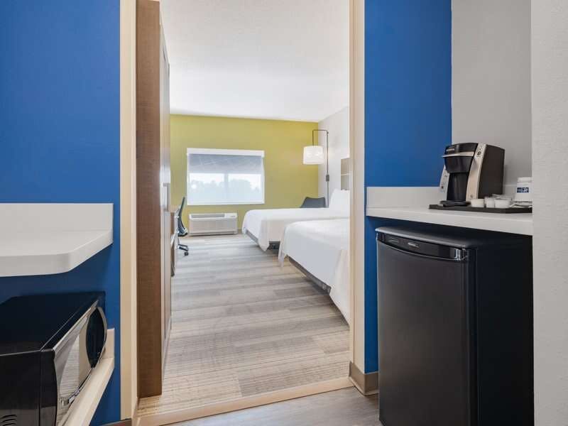 Hotel Holiday Inn Express & Suites Ruskin Sun City photo 1
