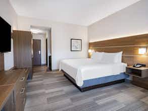 Hotel Holiday Inn Express & Suites Ruskin Sun City photo 3