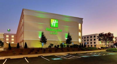 Holiday Inn & Suites Atlanta Airport North