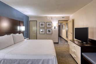 Hotel Holiday Inn & Suites Atlanta Airport North photo 3