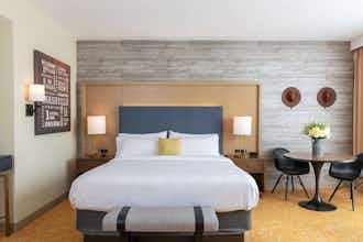 Hotel Holiday Inn & Suites Nashville Downtown Broadway photo 1