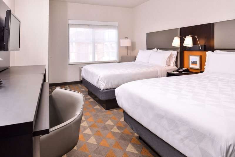 Hotel Holiday Inn & Suites Dallas Addison photo 2