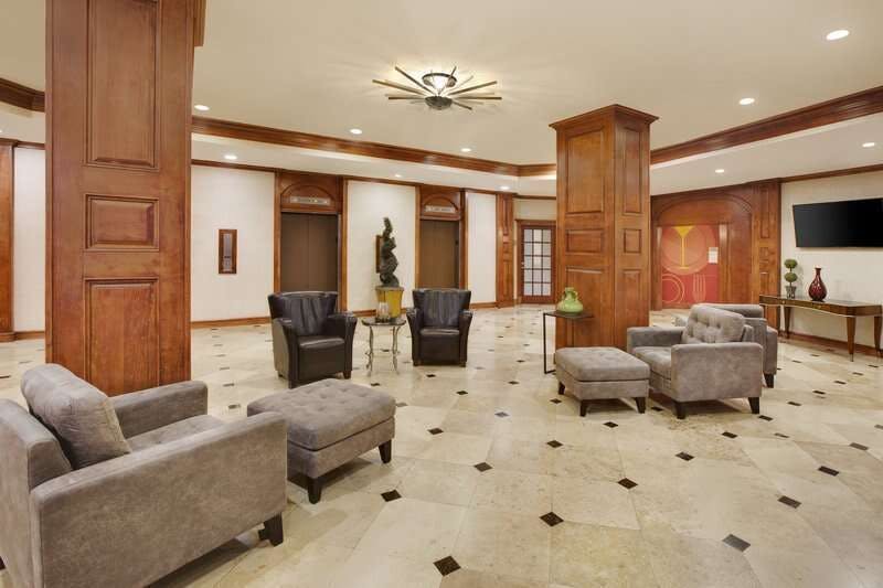 Hotel Holiday Inn Dallas Market Center photo 5