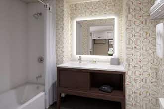 Hotel Holiday Inn & Suites Hopkinsville Convention Ctr photo 5