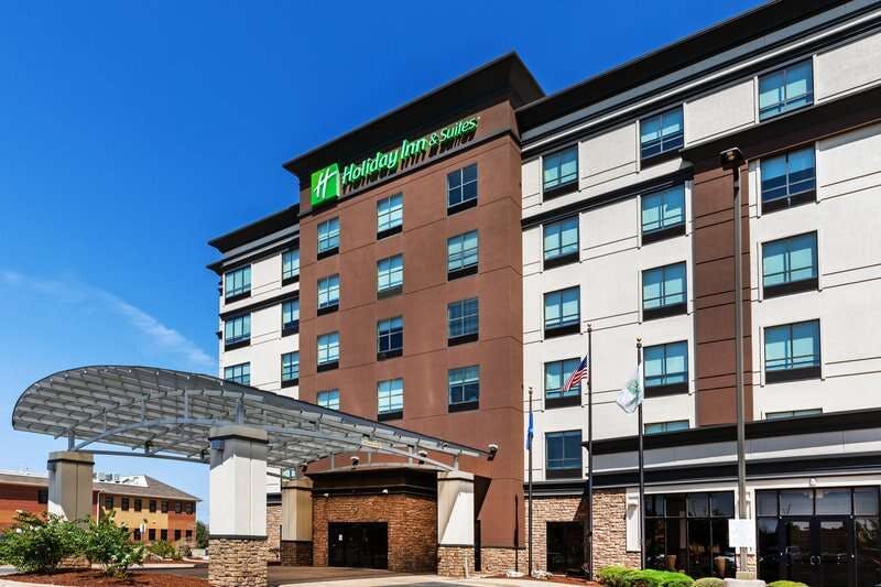 Holiday Inn & Suites Tulsa South