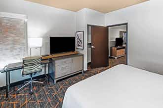 Hotel Holiday Inn & Suites Tulsa South photo 5