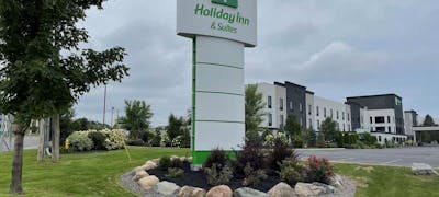 Holiday Inn & Suites Syracuse Airport Liverpool
