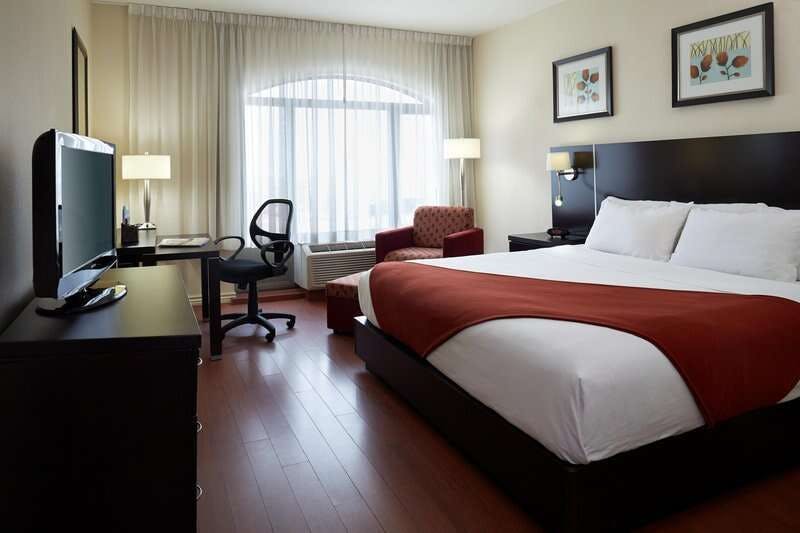 Hotel Holiday Inn & Suites Montreal Airport photo 1