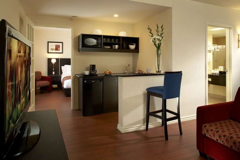 Hotel Holiday Inn & Suites Montreal Airport photo 5