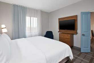 Hotel Staybridge Suites Ames photo 5