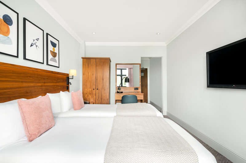 Hotel Independent (Sphc) Lythe Hill Hotel photo 2