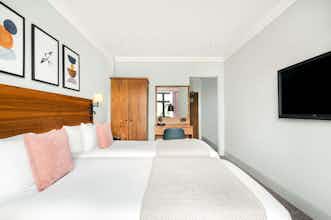 Hotel Independent (Sphc) Lythe Hill Hotel photo 2