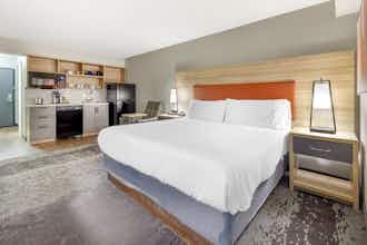 Hotel Candlewood Suites Roanoke Airport photo 2
