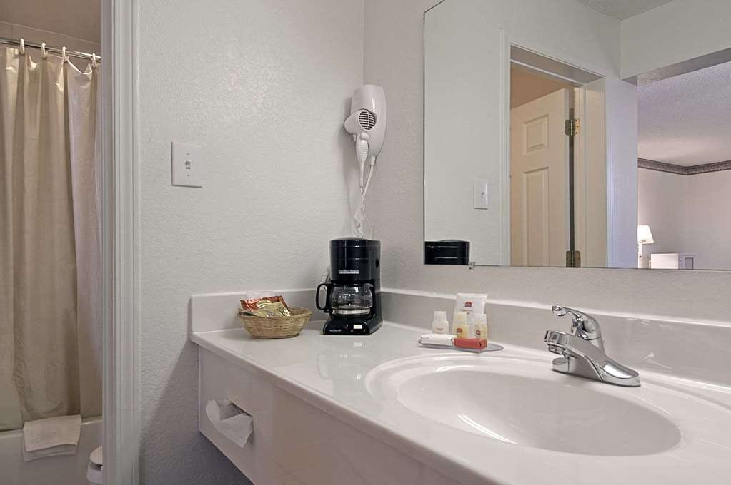 Hotel Super 8 by Wyndham Wichita Falls photo 4