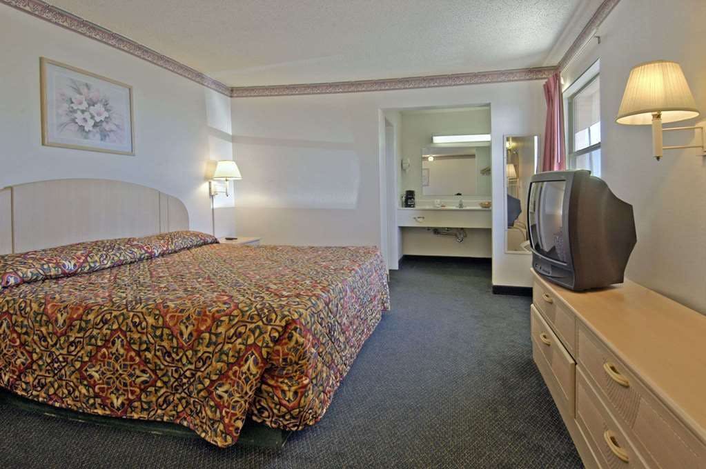 Hotel Super 8 by Wyndham Wichita Falls photo 2