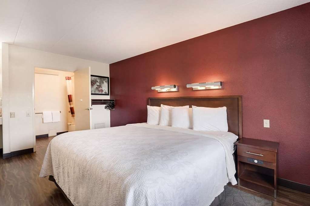 Hotel Super 8 by Wyndham Deerfield/Northbrook photo 1