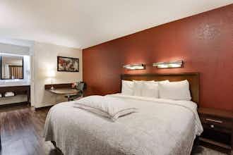 Hotel Super 8 Deerfield/Northbrook photo 2