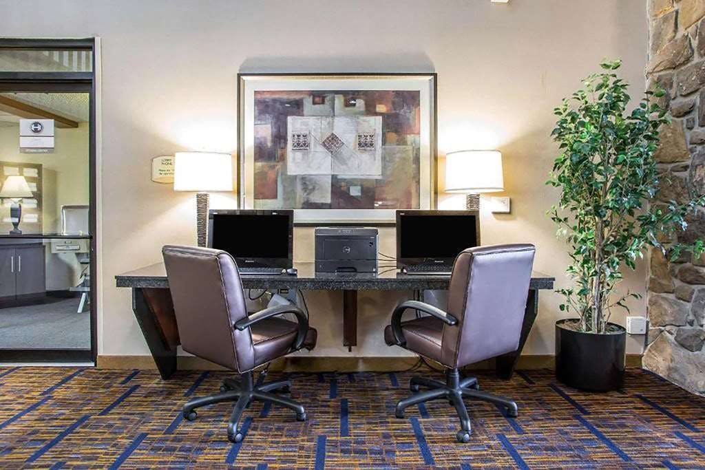 Hotel Howard Johnson by Wyndham Merrillville photo 4