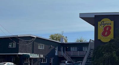 Super 8 by Wyndham Montreal