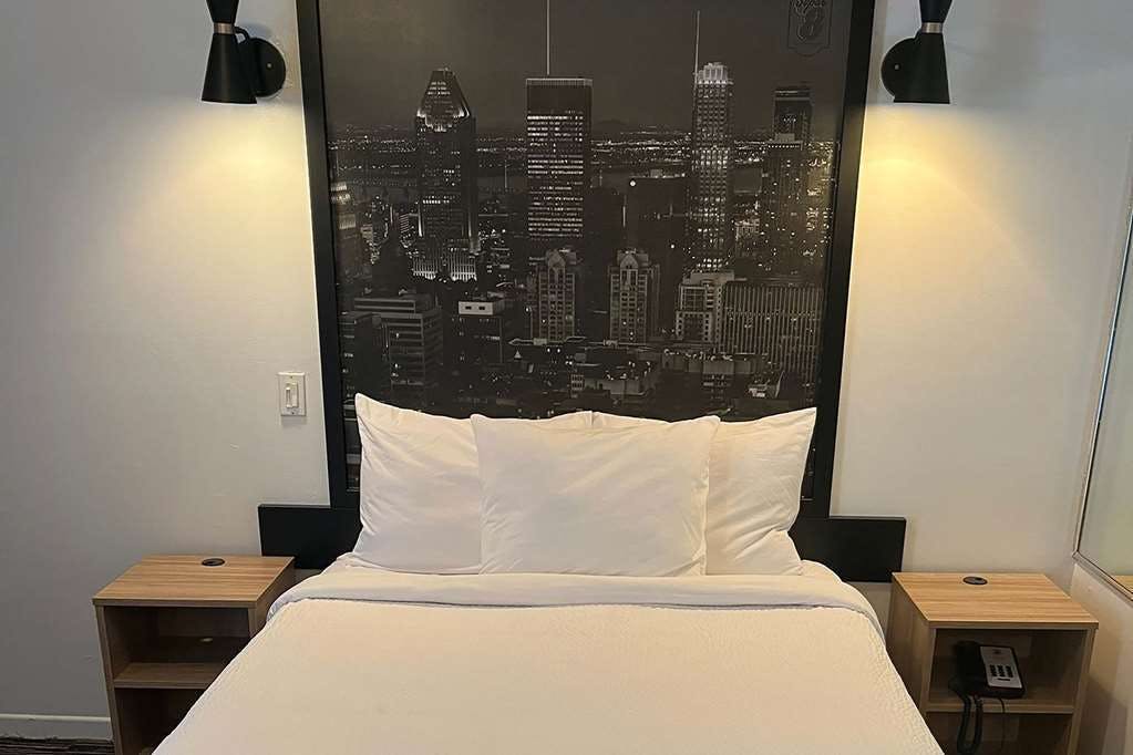 Hotel Super 8 Montreal photo 1