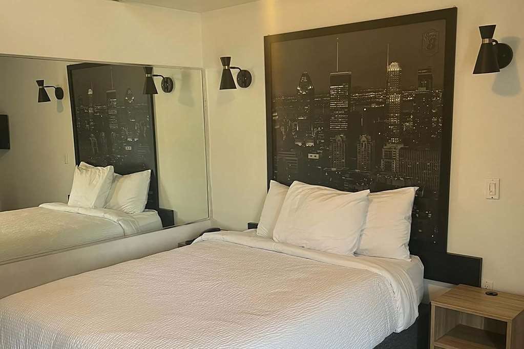 Hotel Super 8 Montreal photo 2