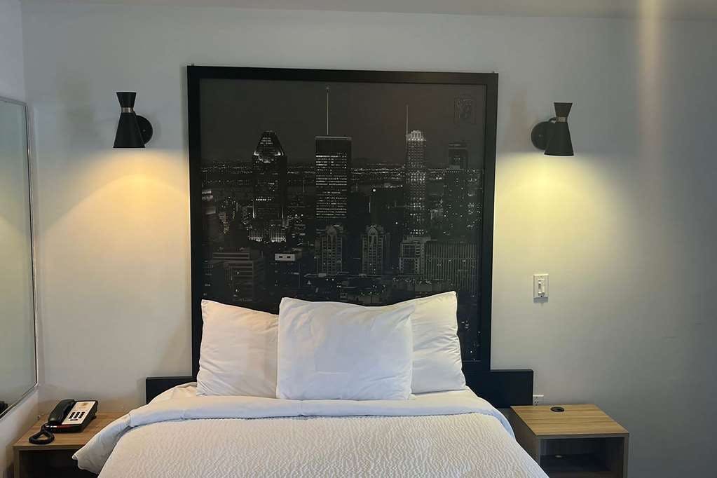 Hotel Super 8 Montreal photo 3