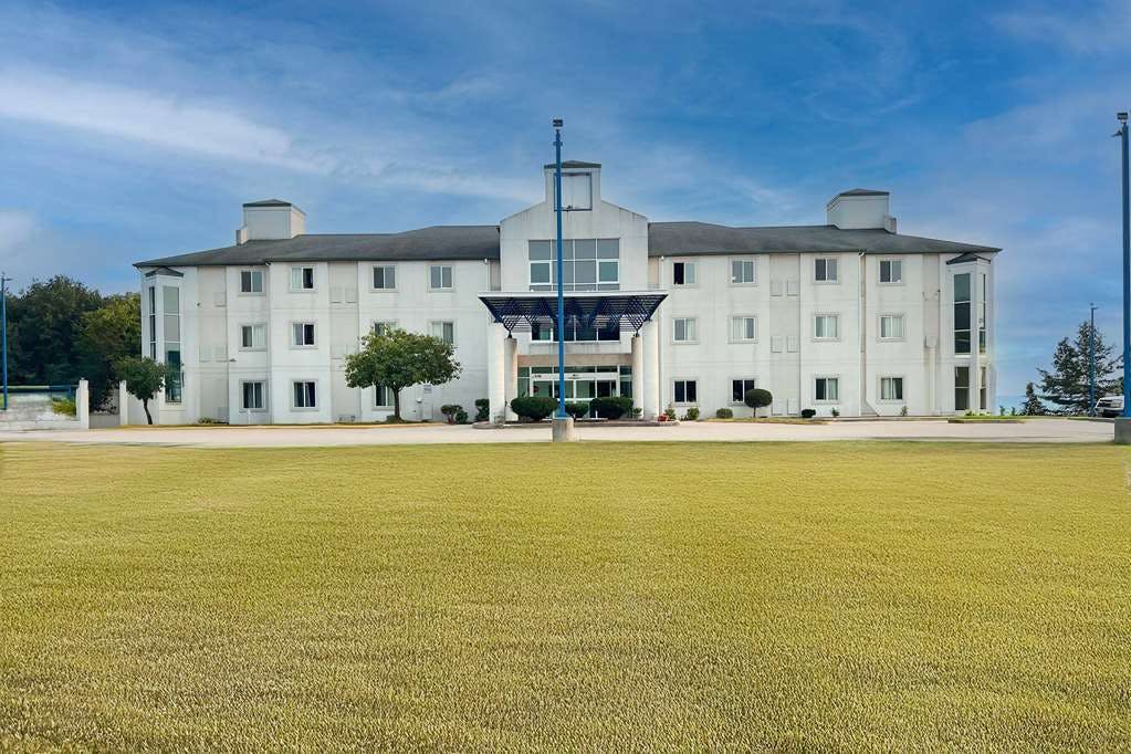 Baymont by Wyndham Kingdom City