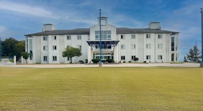 Baymont by Wyndham Kingdom City