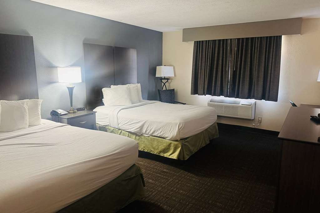 Hotel Baymont by Wyndham Chester IL photo 1