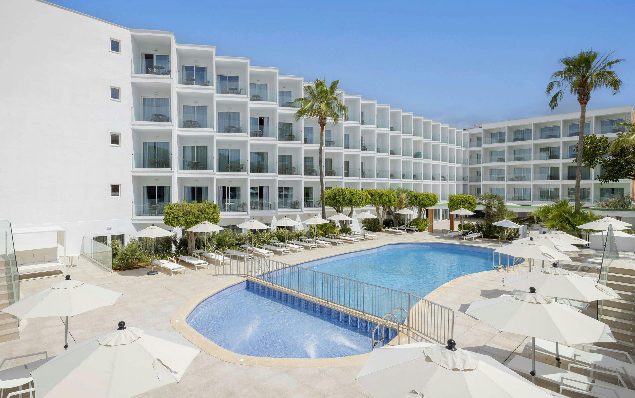 HM Isabela – Adults Only