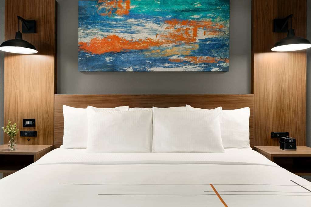 Hotel La Quinta Inn & Suites by Wyndham Salem OR photo 4