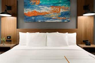 Hotel La Quinta Inn & Suites by Wyndham Salem OR photo 4