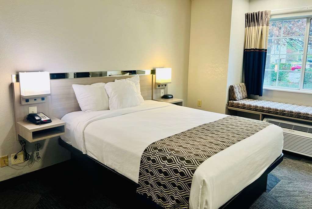 Hotel Microtel Inn & Suites by Wyndham Georgetown photo 3