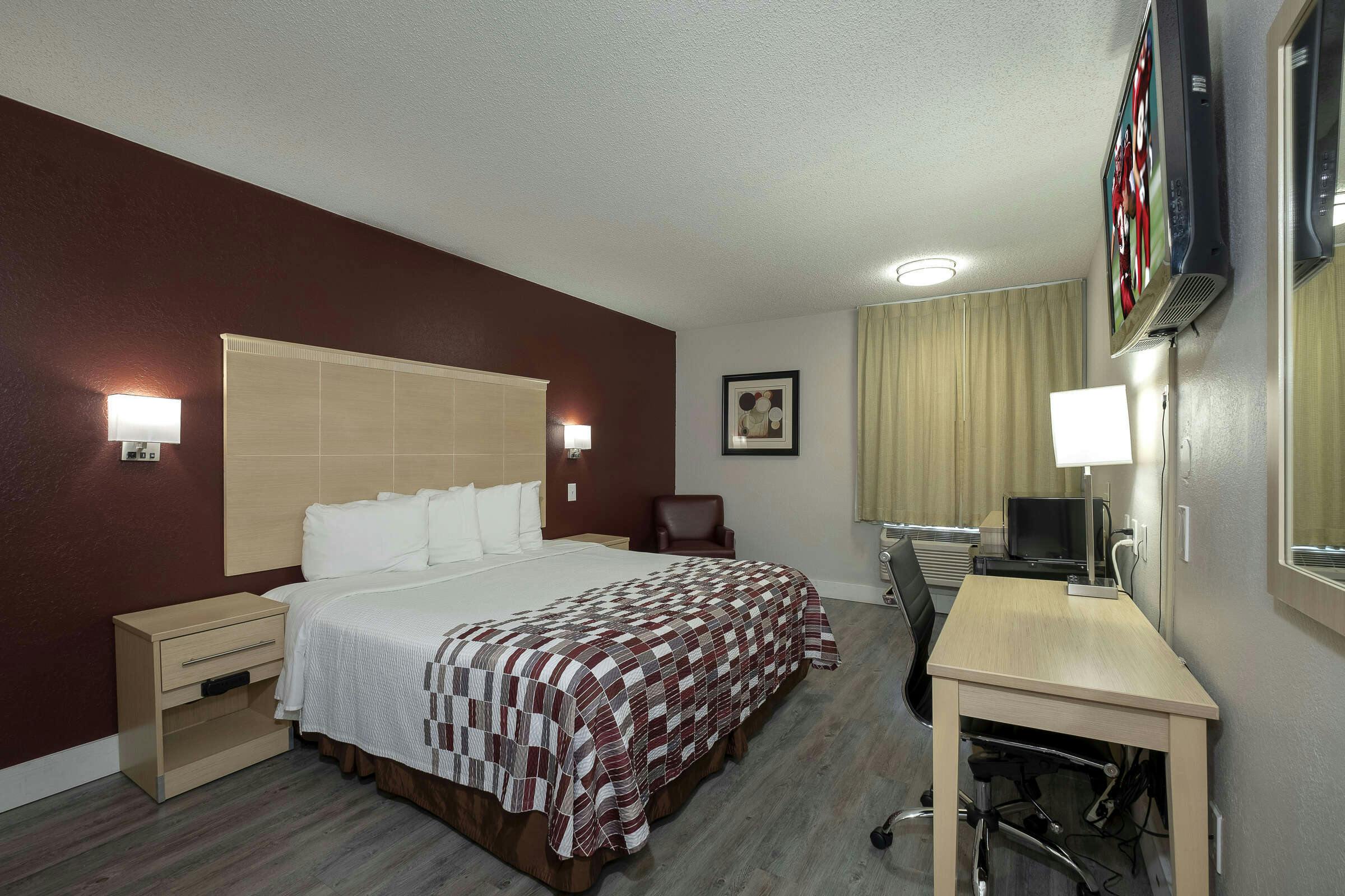 Hotel Red Roof Inn Raleigh North-Crabtree Mall/Lenovo Center photo 2