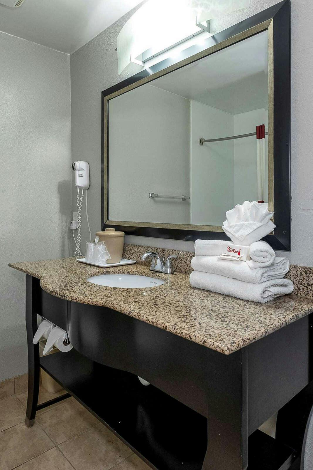 Hotel Red Roof Inn Raleigh North-Crabtree Mall/Lenovo Center photo 4