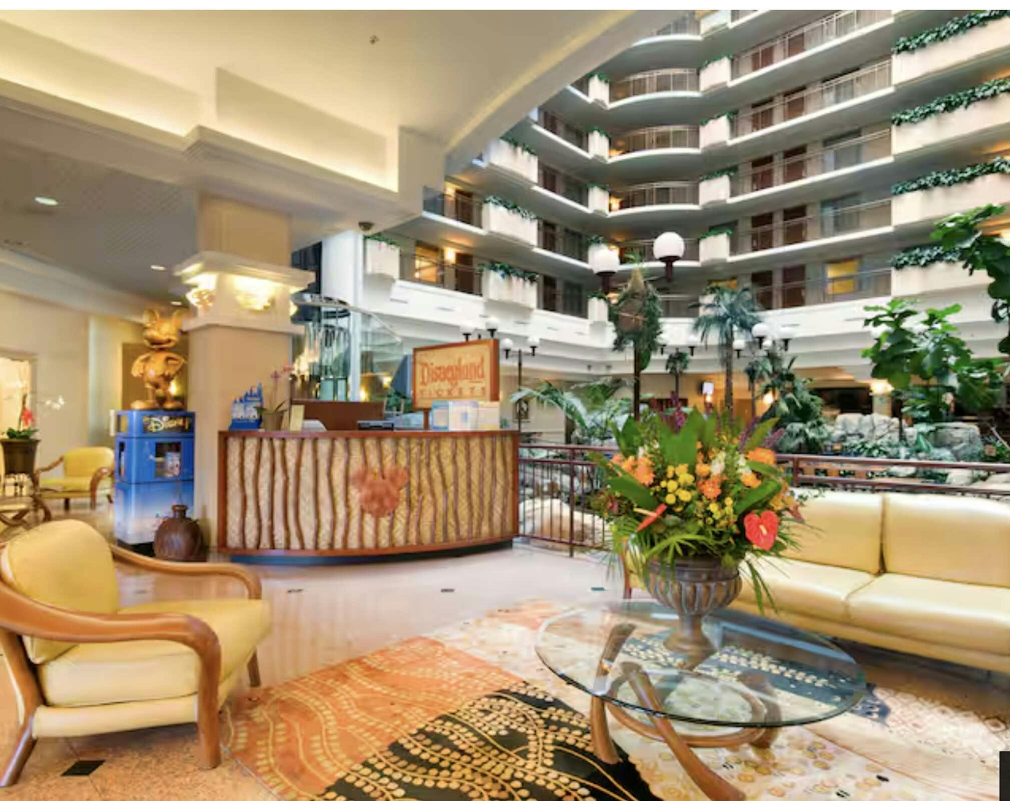 Hotel Embassy Suites Anaheim South photo 4