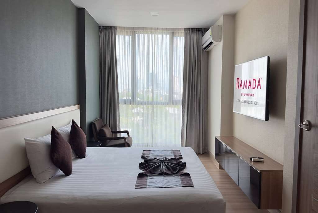 Hotel Ramada by Wyndham Bangkok Ten Ekamai Residences photo 2