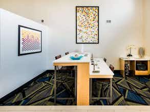 Hotel Holiday Inn Express & Suites Charlotte Arpt-Belmont by IHG photo 1