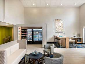 Hotel Holiday Inn Express & Suites Charlotte Arpt-Belmont by IHG photo 2