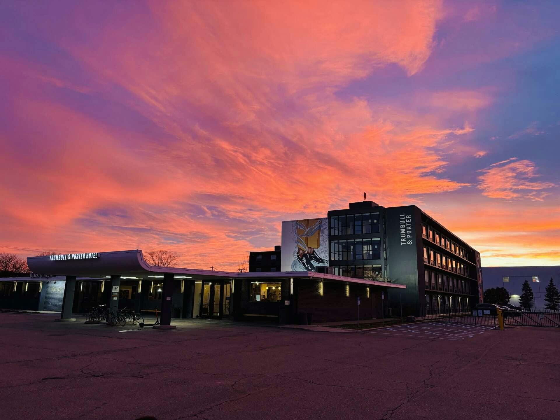 Trumbull and Porter Hotel