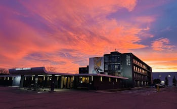 Trumbull and Porter Hotel