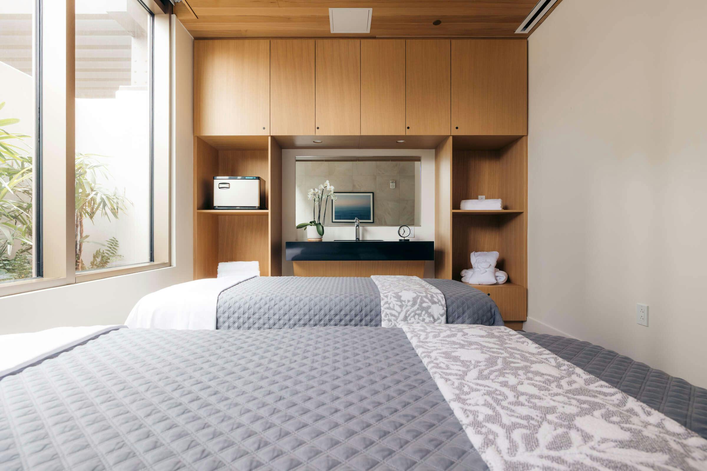 Hotel Renaissance Honolulu Hotel & Spa photo 2